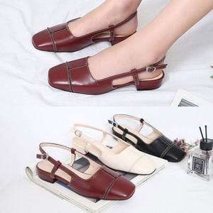 [애슬릿] T라인 스티치 버클 스퀘어 플랫 슬링백 3cm