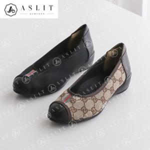 [애슬릿] 로고 패턴 라운드 토 여성 키높이 플랫 4cm