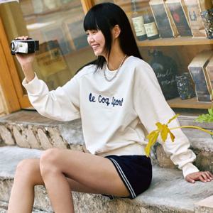 르꼬끄 여성 크롭 맨투맨 QP322TFS91_OWT1