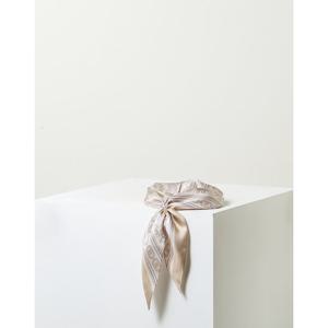 [헤지스]HISC5F342I1_여성 베이지 프린트 실크 스카프