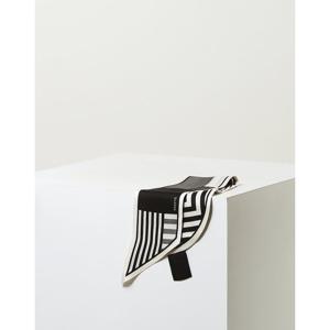 [헤지스]HISC5F830WT_여성 화이트 패턴 실크 스카프