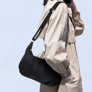 [디어백] 반달 셔링 라운드 숄더 크로스백 AN6112