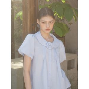 [바이탈싸인] 코사지 핀턱 퍼프 블라우스_Light Blue [25MNSUTOP18LB]