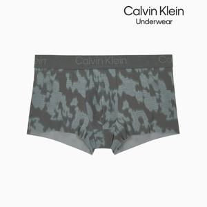 [캘빈클라인언더웨어]남성 CK 블랙 프린트 로우 라이즈 트렁크 NB4061-VUE
