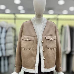 [씨씨콜렉트]노카라 골드버튼 숏 무스탕 C224PSJ612_CA