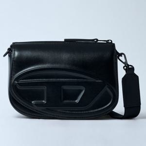 25 FW 디젤 1DR Camera 로고 엠보스 플래크 카메라 크로스백 X10223 PR818 T8013