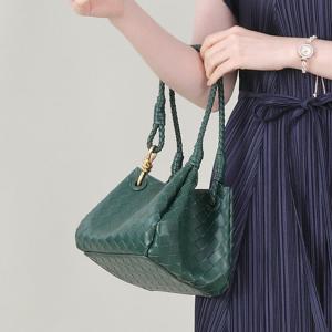 애비뉴투지 위빙 인조가죽 짜임 골드 포인트 여성 사각 자석 토트백 C07570