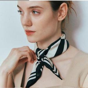 [헤지스] 블랙앤화이트 H20 사각 실크 스카프 [HISC5F701BK]