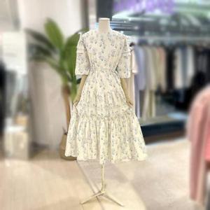 [파르베]  F23A53335_꽃송이 스트랩 프릴 원피스