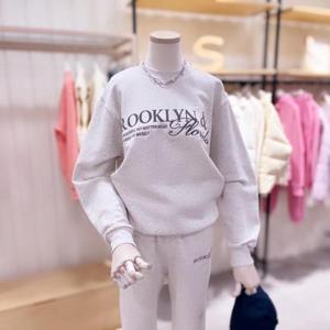 [시에로]  SJ4TSF468_레터링 자수 맨투맨 티셔츠