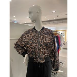 르니앤맥코이 노카라 집업 스팽글 레오파드 점퍼 (MM10JP402HJY)