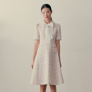 [TAG 379000원][케네스레이디] 배색타이 트위드 플레어 원피스 EWOPOE0900