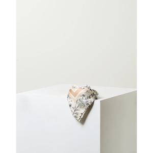 [헤지스]HISC5F370P2_여성 핑크 플라워프린트 실크 스카프