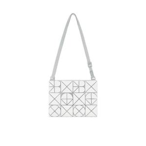바오 바오 이세이 미야케 폰트 크로스바디백 매트 화이트 AG841-06