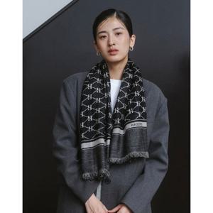 [헤지스]HISC5F620BK_여성 블랙 시그니쳐 패턴 울 스카프