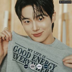 [지오다노]남성 굿에너지 그래픽 맨투맨 025550/01025550