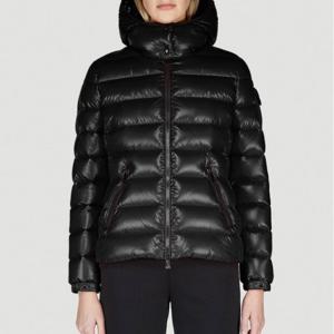 25 FW 몽클레어 바디 Bady 로고 패치 슬리브 퀼트 다운 푸퍼 후드 자켓 1A52400 68950 99