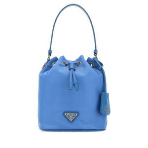 프라다 프라다 리에디션 1978 미니 블루 버킷백 2211445