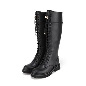 바바라 소가죽 금장 앰블럼 장식 레이스업 여성 롱부츠 4cm_BBH851BK