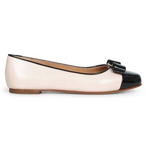 25 FW 페라가모 바리나 Varina 5mm 바이컬러 발레 플랫 01K543