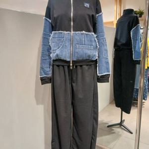 [르니앤맥코이] MM11TP603HJY 데님 패치 트레이닝 투피스