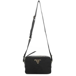 [프라다]포코노 로고 카메라백(블랙/골드) 1BH089-ZMY-F0002