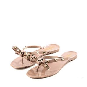 [발렌티노]24FW (5W2S0552 PVS P45) 여성 락스터드 플립플랍