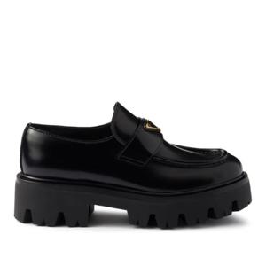 프라다 브러시드 가죽 청키 로퍼 1D185OF050 055 F0002