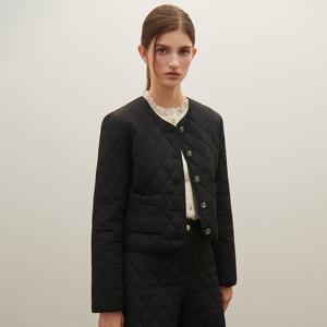 [SATIN] 퀄팅 라운드넥 포켓 패딩 자켓 O254T876