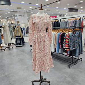 [써스데이아일랜드]배색 레이스 카라 플라워 원피스 T246MOP151W