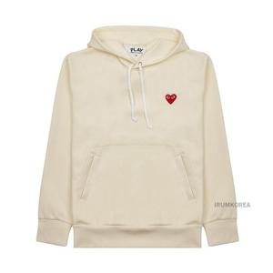 [꼼데가르송] FW24 공용 하트 와펜 후드티셔츠 AX T174 051 3 IVORY