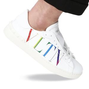 21SS 발렌티노 VLTN 로고 멀티 컬러 프린트 디테일 오픈 스니커즈 VY2S0830 MLV 08V