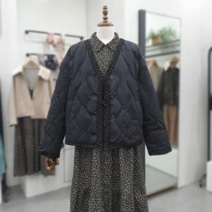 [써스데이아일랜드]V넥 항아리 퀼팅 다운 점퍼 T248MDJ239W