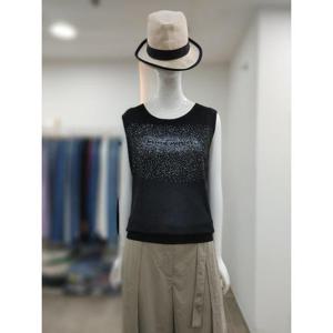 SI 세이브존04 큐빅 레터링 민소매 니트 SKU2129550BK