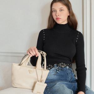 [게스(진)]수네트라_SUNETRA 파우치 키링 미니 패딩 토트백(HP3A3A36)