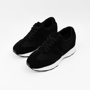 [신난다슈] 여성 스니커즈 7cm 여자 키높이 운동화 소가죽 스웨이드 통굽 MRO257235 블랙