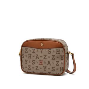 [헤지스]헤지스 브라운 이니셜패턴 가죽 크로스백 WIBA4F111W2