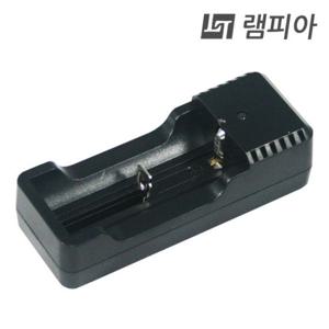 램피아 18650 리튬이온 배터리 충전기 LP-601