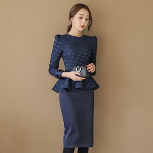 오드 DRJ625 페미닌 새틴 페플럼 원피스