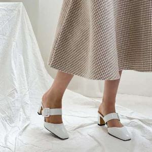 [블루피오레] 버클 통굽 뮬 블로퍼 BFS746