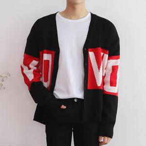 [더맨쉽] 감각적인 레터링 포인트 오버핏 니트가디건 DMTCD80032