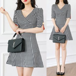 여성 브이넥 제비패턴 트임 A라인 플레어 미니원피스_OPS2463