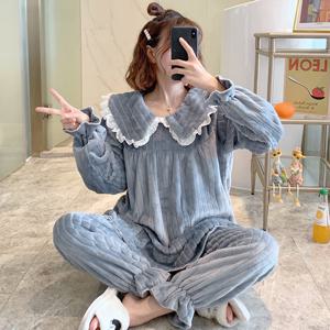 [이쁘다] 와이드 레이스 카라 수면 파자마 SET