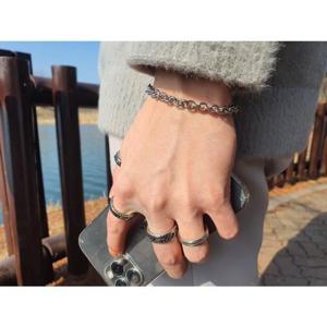 [노블른]  써지컬 스틸 얇은 꽈베기 팔찌