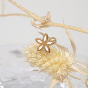 오팔하우스 14k 화이트에폭 꽃 피어싱 OPKYE0086