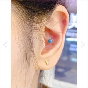 미니골드 14K 베젤 캐보션 트라거스 피어싱 EJCM4145