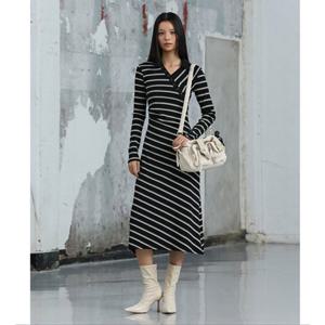 [에고이스트]ER3OOP02 V넥 장식 롱 원피스