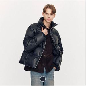 [지오다노]남성 오버핏 페이크레더 목넥 패딩 푸파 점퍼 075928