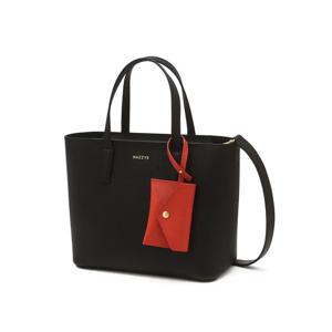 [헤지스]헤지스 블랙 로고장식 소가죽 토트백 WIBA4F202BK