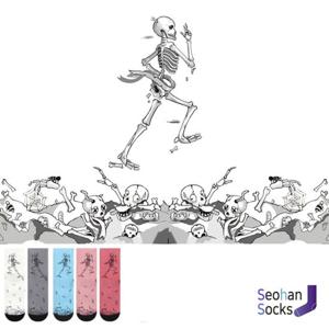 달리기하는 해골이 프린트된 특이한 양말
